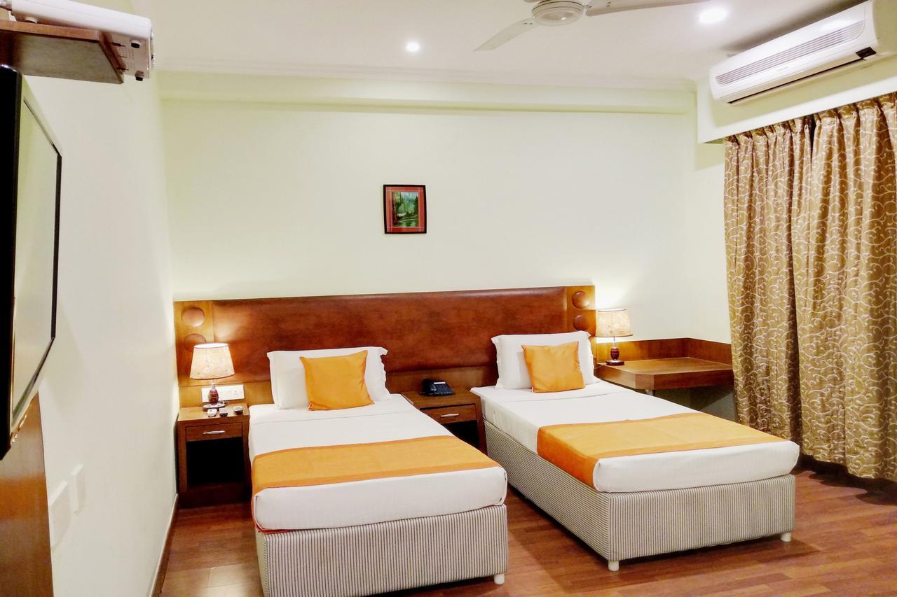 העיר בנגלור Oyo 6110 Thalassa Suites מראה חיצוני תמונה