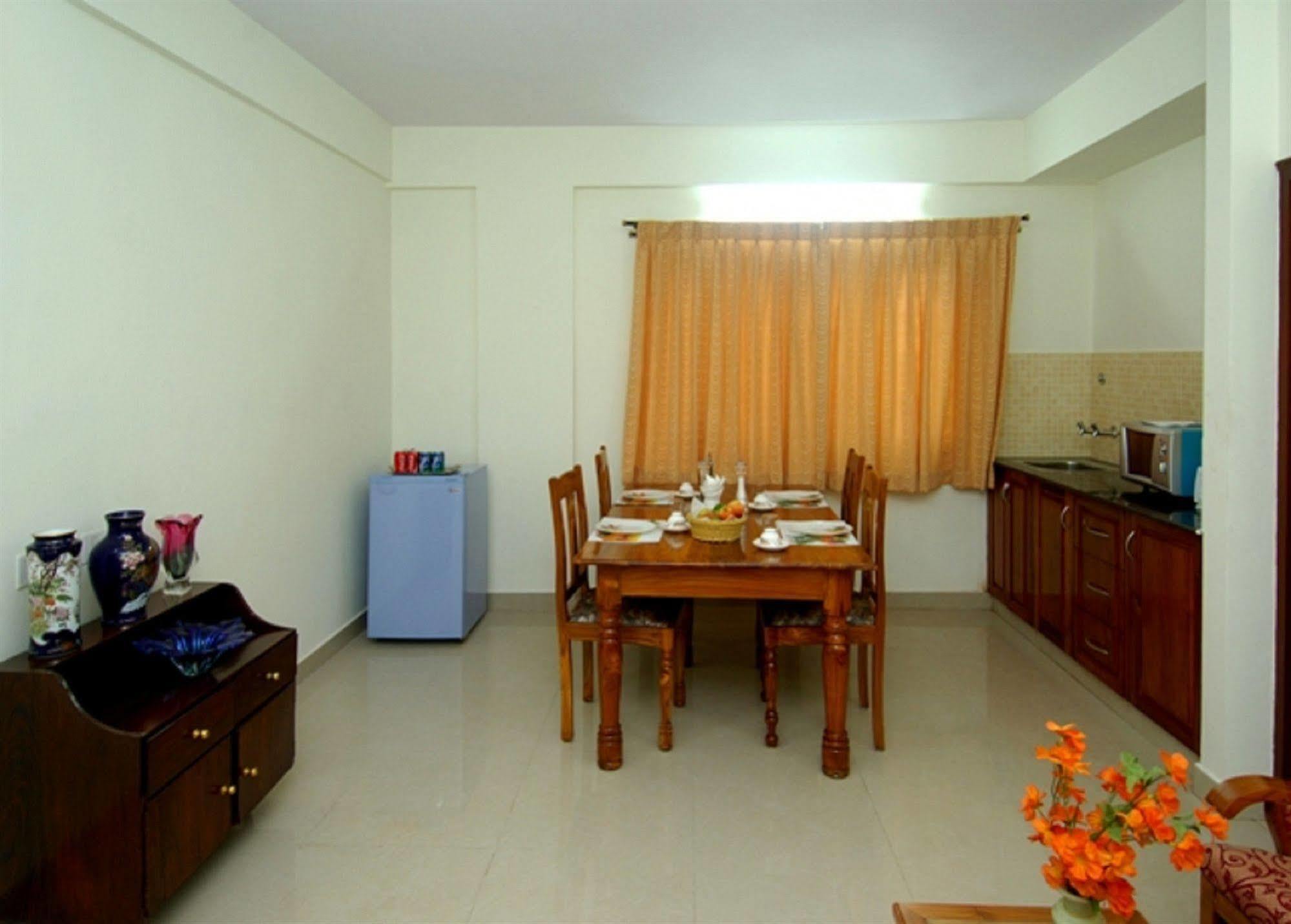 העיר בנגלור Oyo 6110 Thalassa Suites מראה חיצוני תמונה