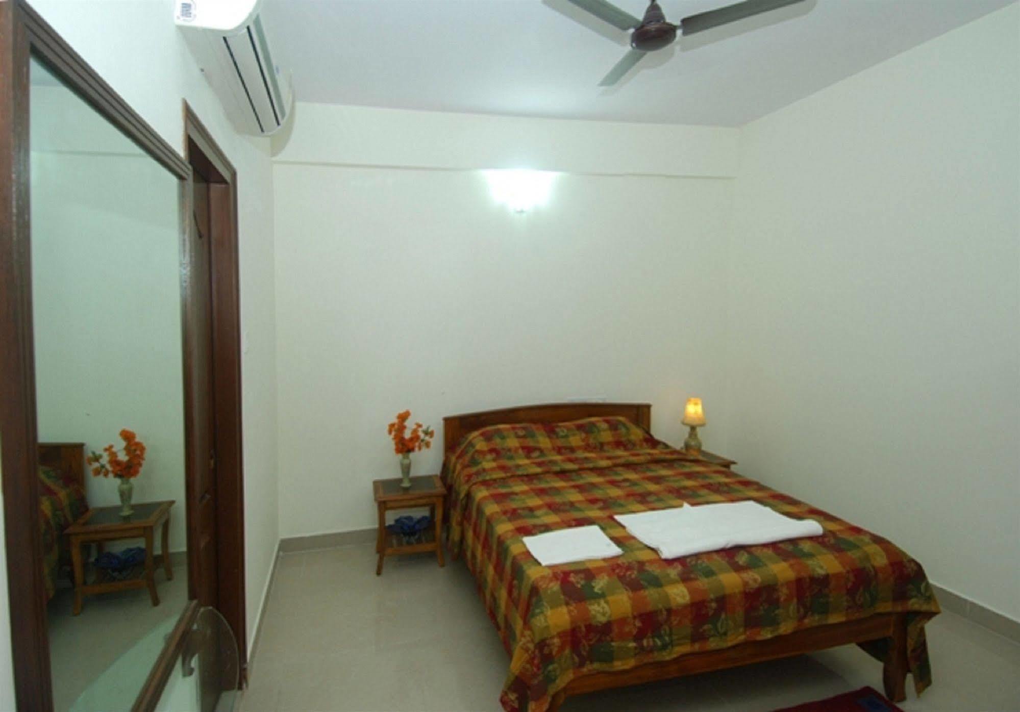 העיר בנגלור Oyo 6110 Thalassa Suites מראה חיצוני תמונה